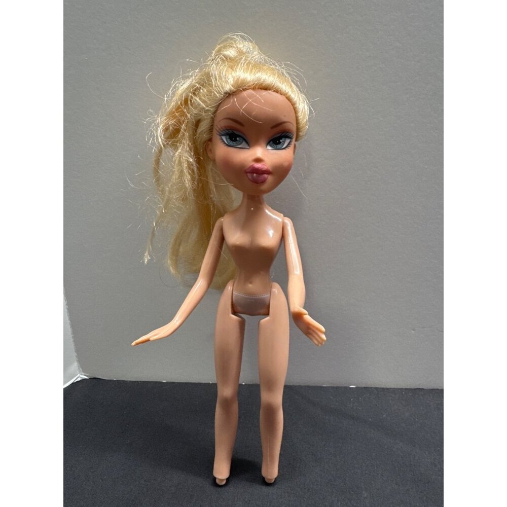 Vintage Bratz Chloe Doll Blonde Hair Nude Collectible Toy